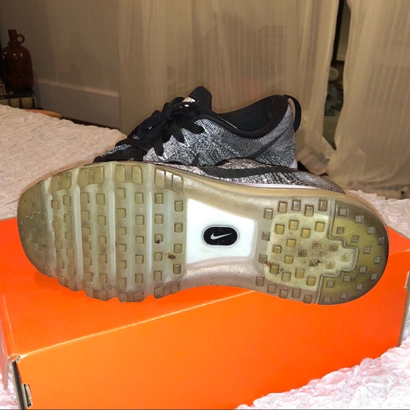 Nike Flyknit Max Oreo - Picture 6 of 8